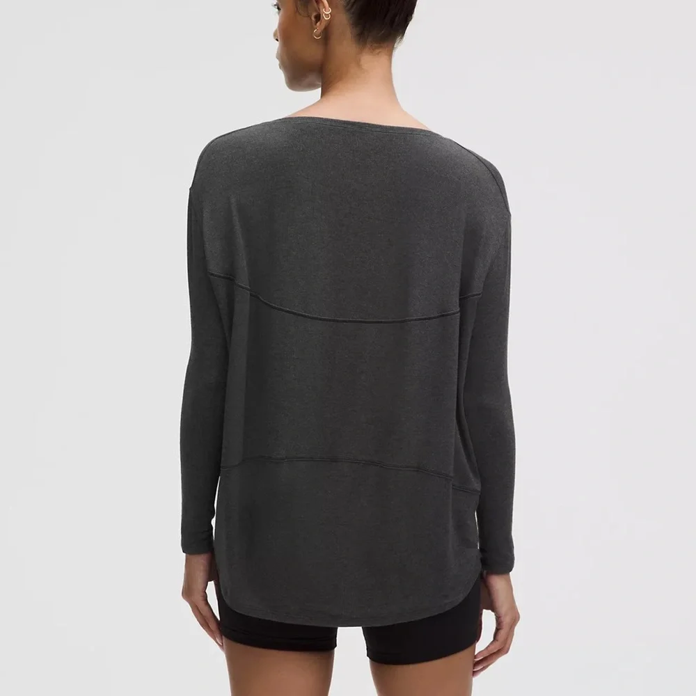 Lululemon Back In Action Long-Sleeve Ribbed Shirt in Heathered Black‎